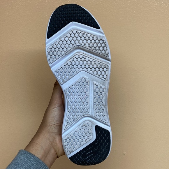 Skechers Go Run Elevate “White Black” - Picture 15 of 17